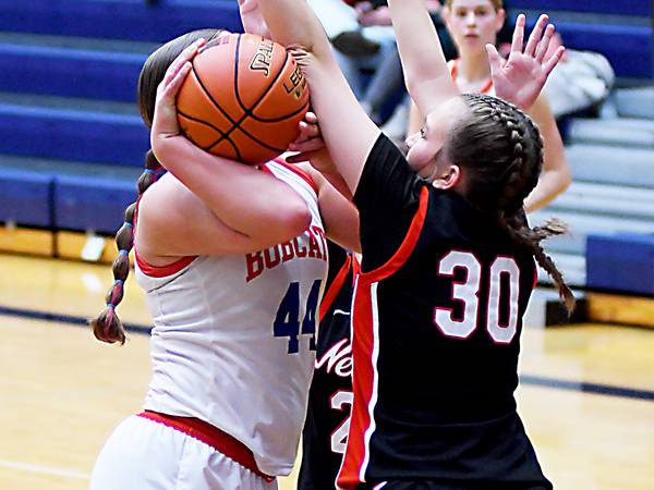 Newton girls can’t hold against Marshalltown