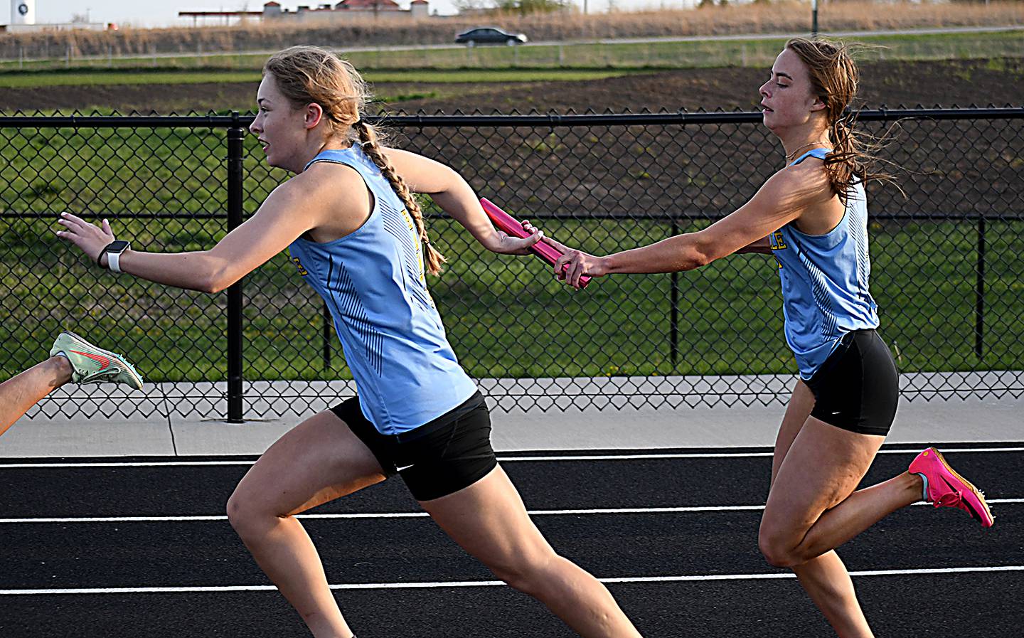 L-S girls relay