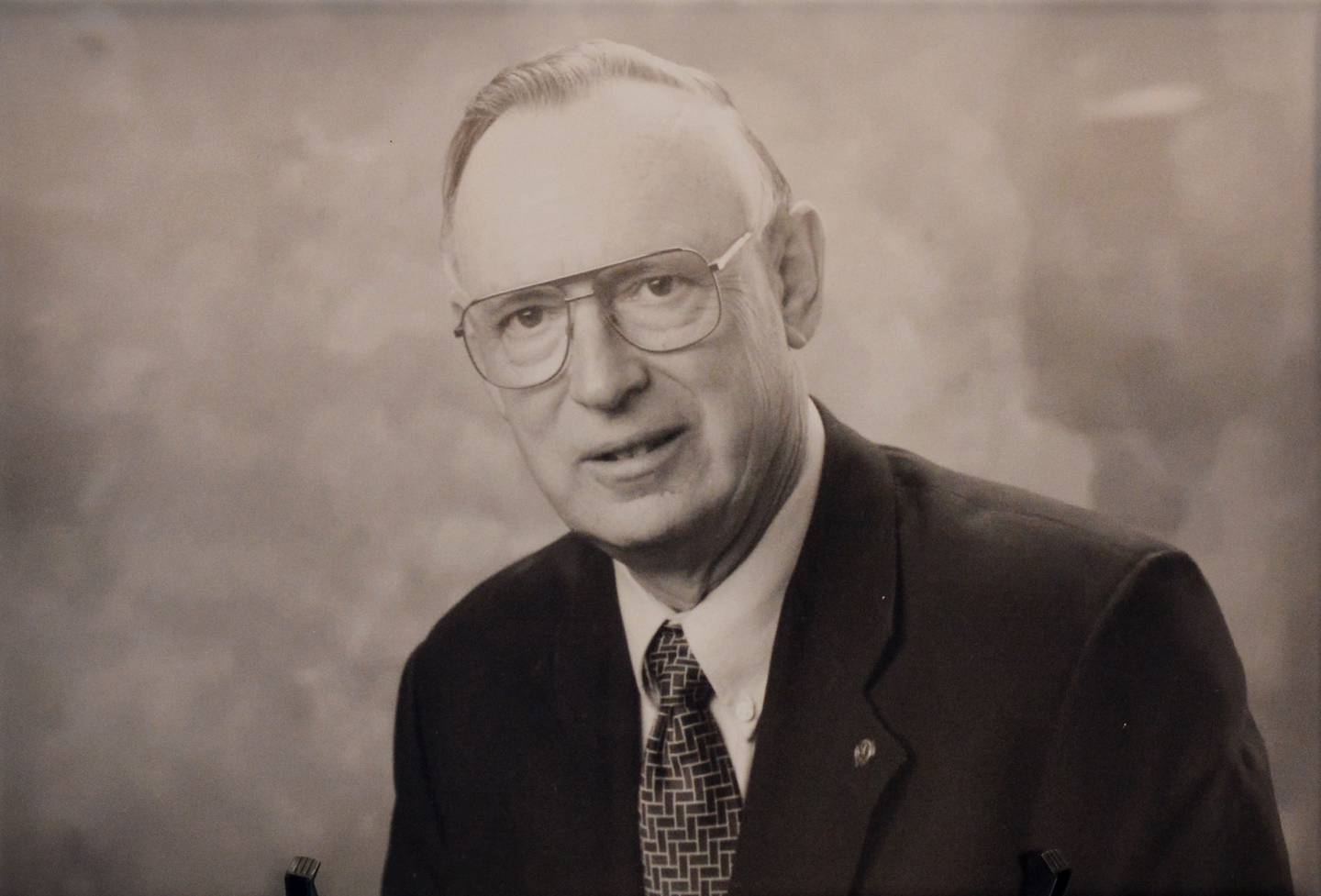Carroll Bennett, a Newton native and a former DMACC leader, was pivotal in establishing the DMACC Newton Campus back in 1993. The first building of the campus is now named after him. His portrait was displayed during the dedication ceremony.