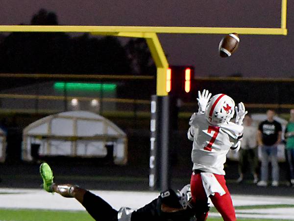 Cardinals pick off Pella, spoil rival’s Homecoming in top-10 matchup