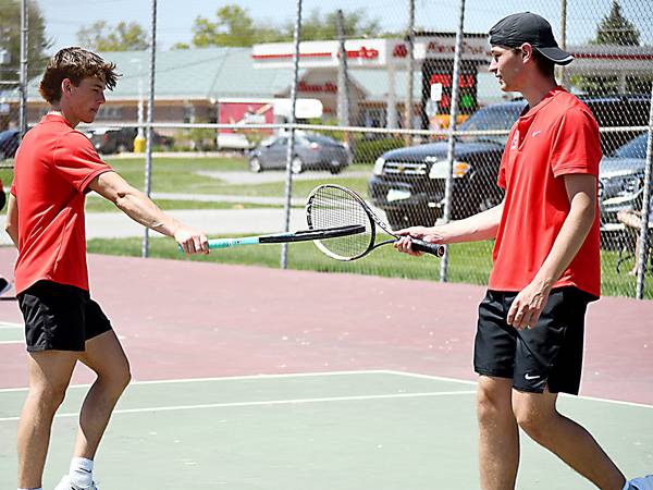 Newton boys split tennis double dual with Saydel, state-ranked Ballard