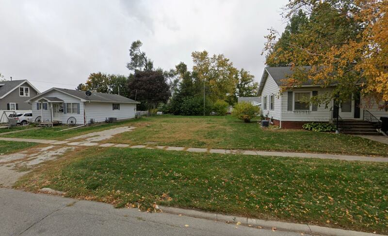City-owned D&D lots were sold to a residential developer contingent on them receiving federal program funds. If awarded, Paramount Development would create six single-family homes for seniors and veterans.