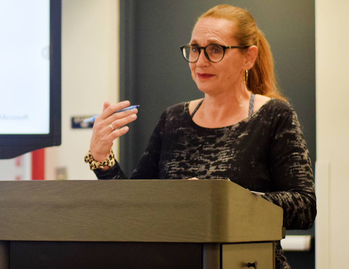 Michelle Alfano, an advocate for an incarcerated individual at Newton Correctional Facility, speaks to the Iowa Board of Corrections during public comment at the Nov. 17 meeting in Des Moines.