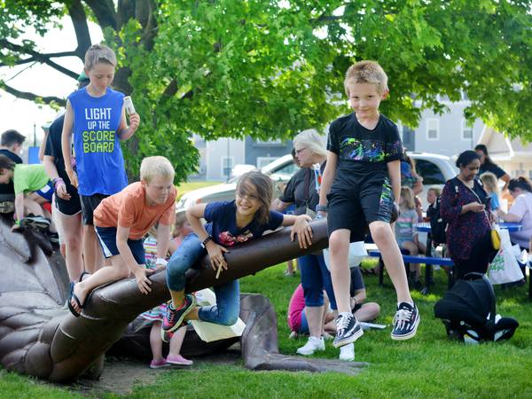 Summer Reading kickoff party brings about 650 people to the library