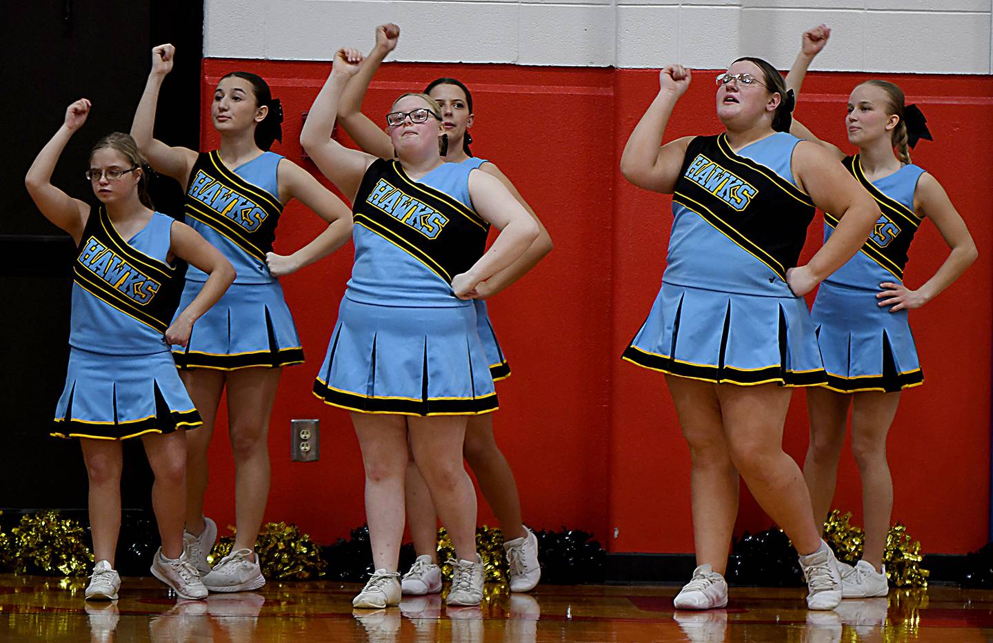 Lynnville-Sully cheerleaders