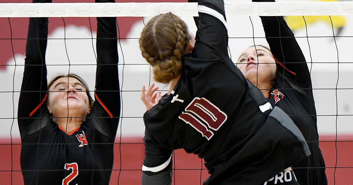 Newton volleyball can’t slow start, Pella Christian runs in