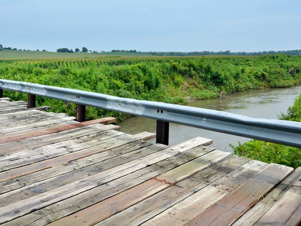 ‘We need a second access’: Neighbors offer alternatives to removing Iowa Street bridge