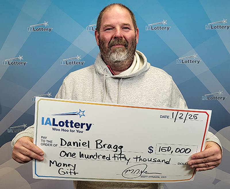 Daniel Bragg claimed a top prize in the “Money Gift” scratch game at lottery headquarters in Clive after purchasing his winning ticket at Fareway in Newton.