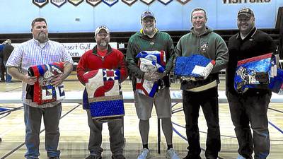 Veterans receive quilts from quilt club