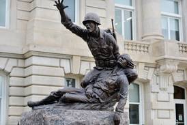 Veterans group authorized to add plaque to memorial south of the courthouse