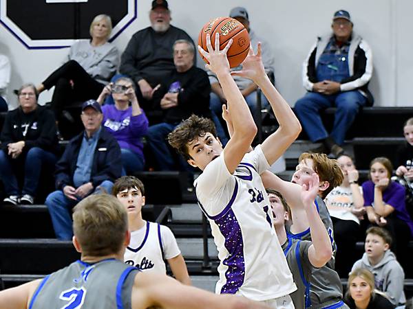Second quarter dooms Baxter boys against Montezuma 