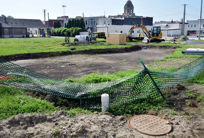 Construction has begun for the downtown splash pad, but complications were found that required additional change orders. The Newton City Council passed the change orders in a 5-1 vote.