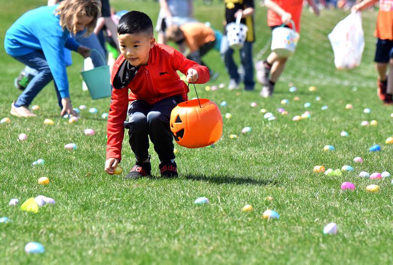 Photos YMCA & HyVee Easter Egg Hunt 2021 Newton Daily News