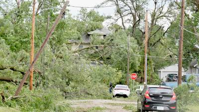 Powerful storm leaves 2 dead, heavy crop damage in Midwest