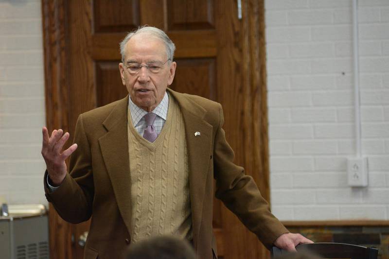 Sen Grassley holds Q&A with LynnvilleSully High School students