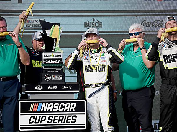 Byron holds off Briscoe, escapes empty fuel tank to win Iowa Corn 350