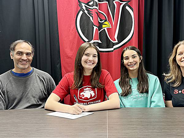 Newton’s Budinich signs with Central College dance team
