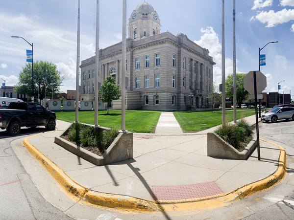 Jasper County seeks estimates to remove concrete bunkers in town square