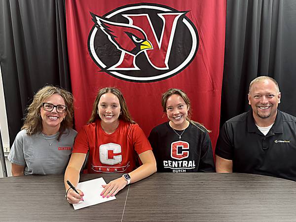Newton’s Benson signs with Central College tennis