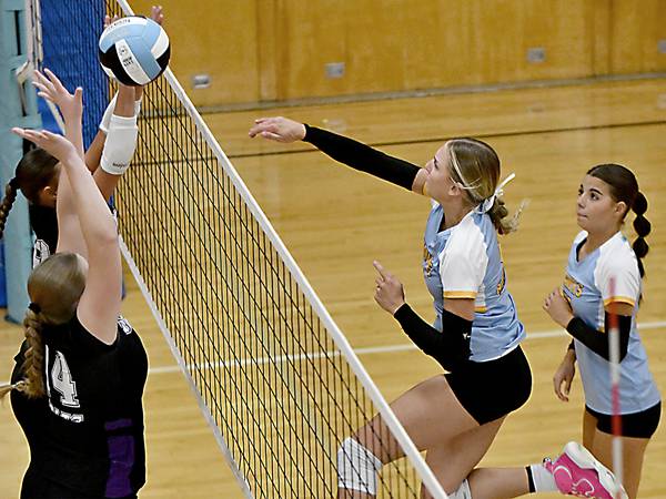 Late rallies help Lynnville-Sully volleyball to sweep over Baxter