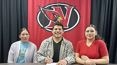 Newton’s Benitez to play football at Iowa Central Community College