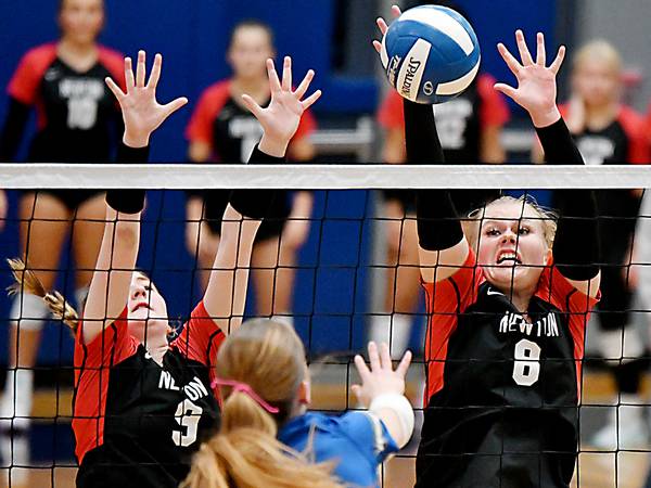 Newton volleyball ends season after regional loss to Bondurant-Farrar