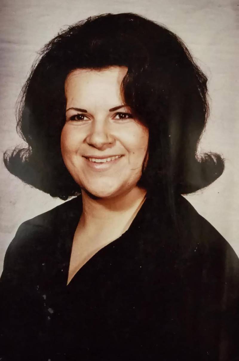 Hollie Louise Demichelis