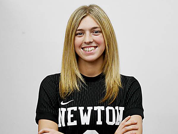 Newton girls earn soccer draw against Des Moines Hoover