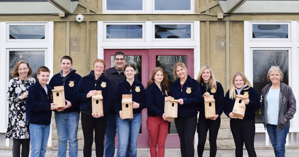 Middle school FFA builds birdhouses for bluebirds at Newton Arboretum
