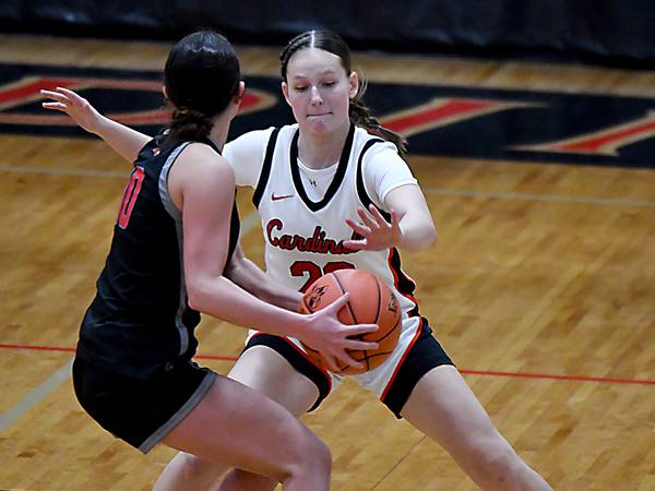 Defense shines in Newton’s home loss to top-ranked Dallas Center-Grimes