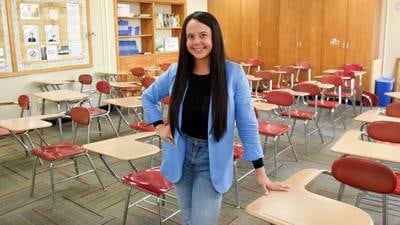 Economics teacher shows high schoolers how to create resumes, cover letters