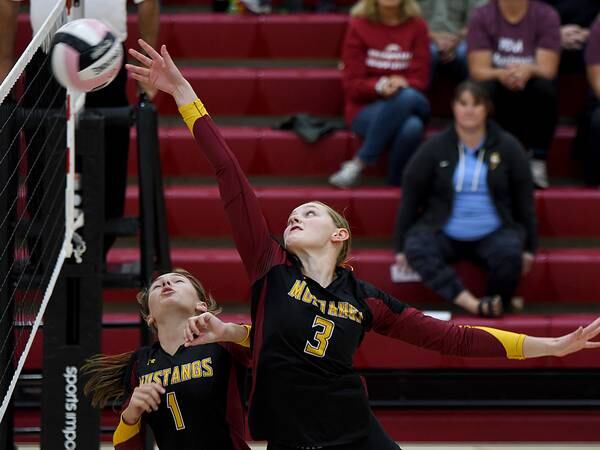PCM volleyball loses marathon match against Trojans