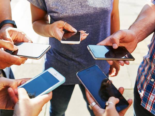 Science teacher and community members lobby NCSD for strict phone ban policy