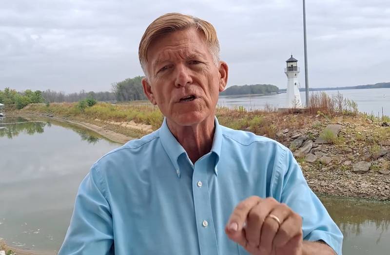 Bob Krause, a Democratic candidate for U.S. Senate, announced in a March 13 press release that he is forced to withdraw from the June 7 primary election after not soliciting enough signatures.