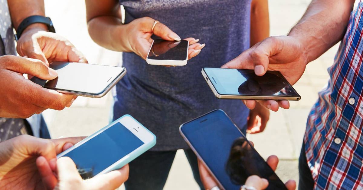 Science teacher and community members lobby NCSD for strict phone ban policy