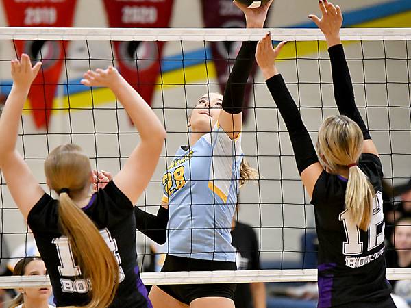 L-S volleyball eliminates Baxter, falls to No. 6 BCLUW in regional quarters