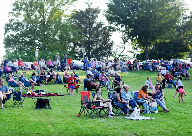 Dueling Fiddles, a Des Moines-based group featuring Hanna Wolle and Geneviève Gros-Louis Salamone, performed Thursday, June 8 as part of the Maytag Bowl Summer Concert Series in Newton.