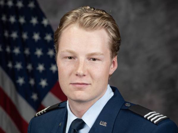 Second Lieutenant Tate Osborn earns U.S. Air Force pilot rating