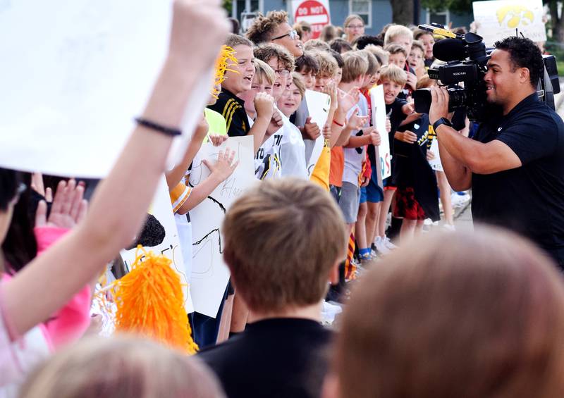 WHO 13 News on Sept. 4 records footage of Berg Middle School students welcoming the RVTV crews to town.