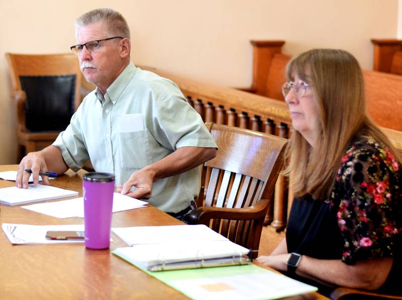 Jasper County Human Resources Director Dennis Simon and Melissa Hartgers, deputy auditor of payroll and benefits, participate in work session with the board of supervisors at a past meeting.