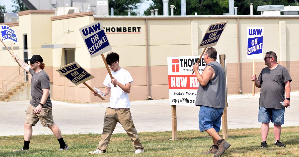 Union workers on strike outside Thombert in Newton Newton Daily News