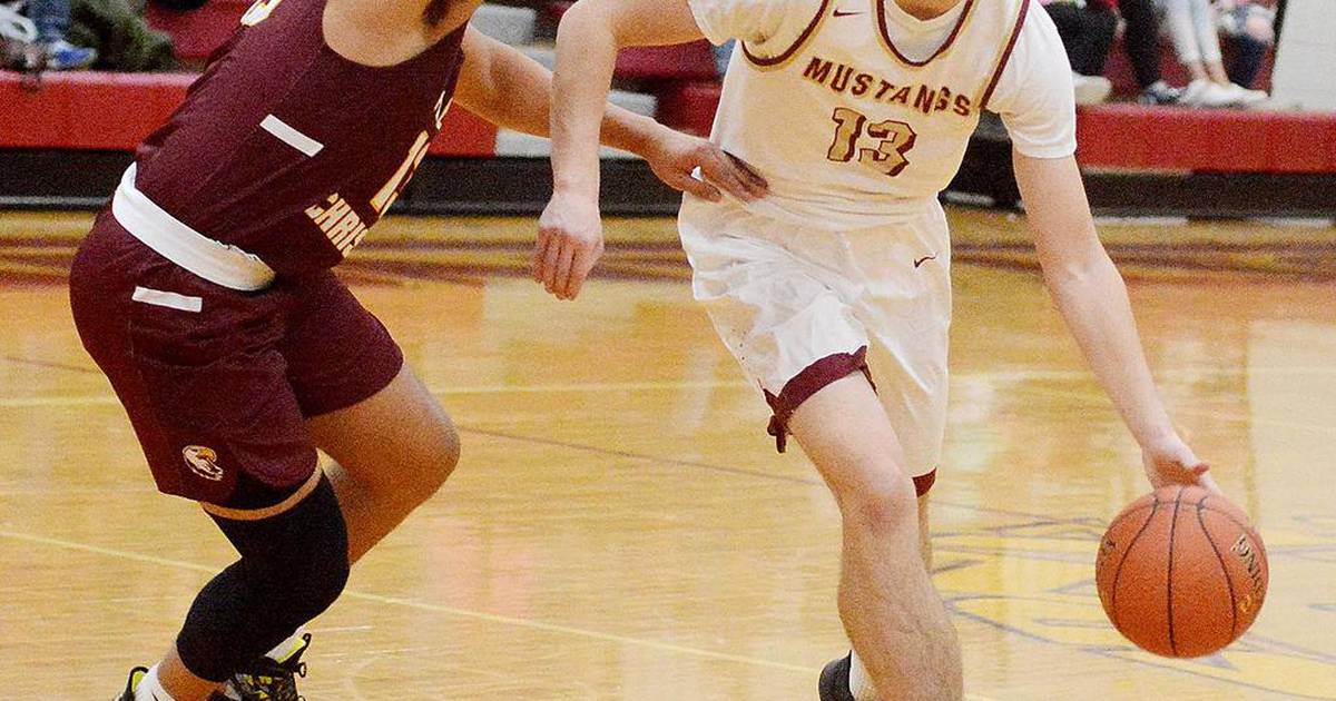Mustang boys edge Earlham Newton Daily News