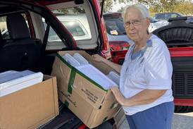 Grinnell Chapter DAR performs Day of Service