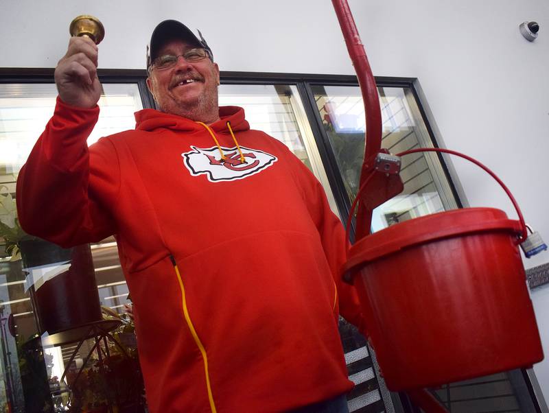 Ed Poe, food pantry coordinator for the Salvation Army in Newton, bell rings inside Hy-Vee as part of the Red Kettle Campaign. The local Salvation Army is in need of bell ringers who want to volunteer at places like Hy-Vee, Walmart, Fareway and Theisen’s in Newton, as well as Fareway in Colfax.