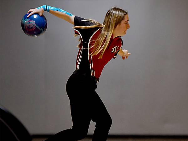 Newton bowlers split dual with Pella