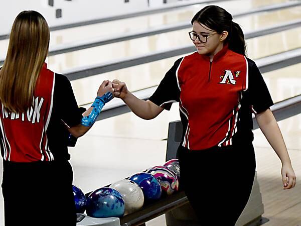 Humphrey leads Newton girls bowling to season-opening win over Marshalltown