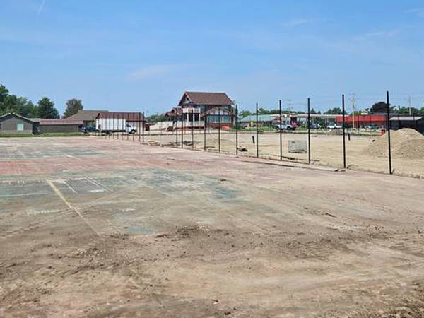 Council approves the fourth change order for Aurora Park tennis courts