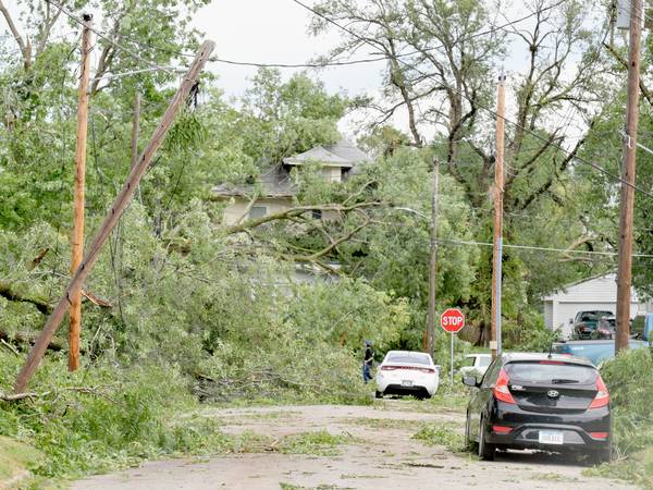 Powerful storm leaves 2 dead, heavy crop damage in Midwest