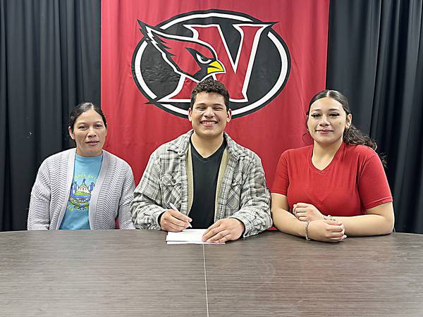 Newton’s Benitez to play football at Iowa Central Community College