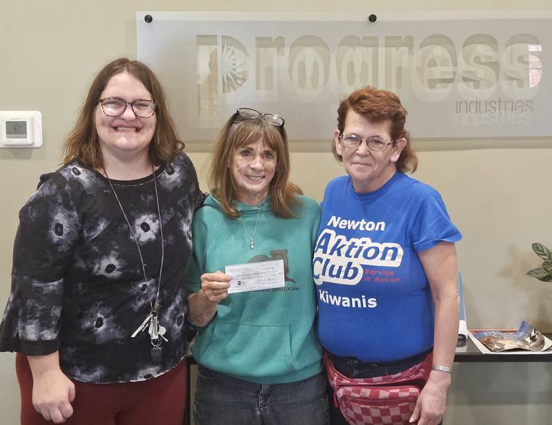 Aktion Club donates to Centre for Arts and Artists.